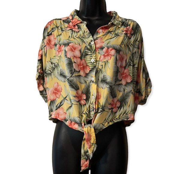 ⚡️5/$15⚡️American Eagle | Yellow Hawaiian Crop Top | S - Picture 3 of 12